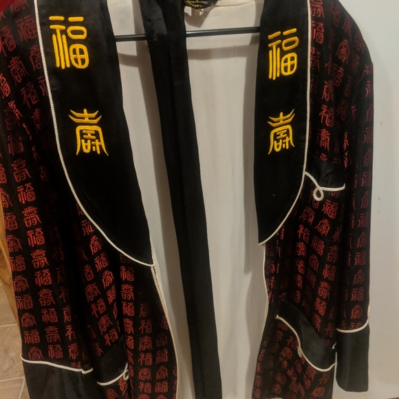 Robe - Picture 1 of 2